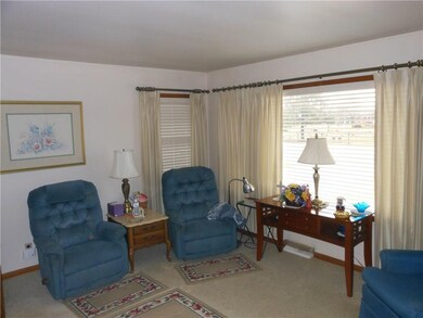 422 N Gladstone Ave, Columbus, IN 47201 - photo 7