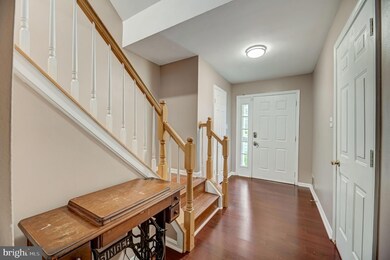 2496 Clover Field Cir, Herndon, VA 20171 - photo 2