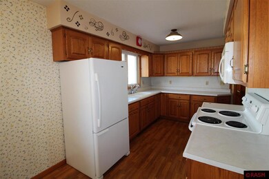 419 10th St N, New Ulm, MN 56073 - photo 2