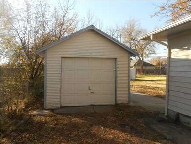 Detached Garage