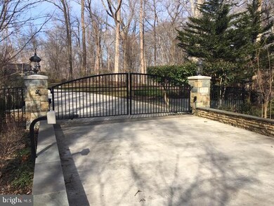 658 Live Oak Dr unit FIRST FLOOR, McLean, VA 22101 - photo 2