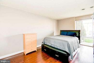 2627 Redcoat Dr unit 213, Alexandria, VA 22303 - photo 3