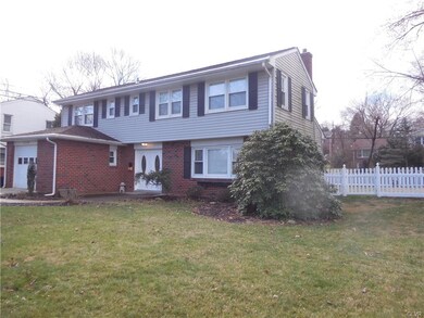 view with front new fenced in yard