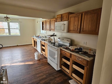 1217 Hanover St, Owosso, MI 48867 - photo 5