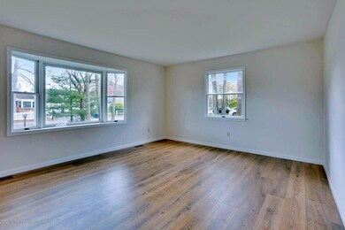 1202 Kennebec Rd Lacey-large-006-002-Liv