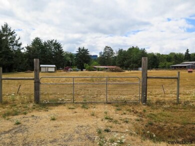 Back fence from Bruce Rd toward house.