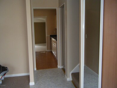 8815 Old Ironsides Dr, Louisville, KY 40228 - photo 4