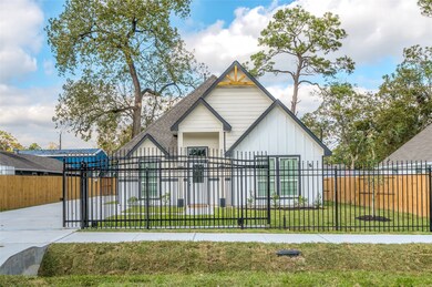 7621 Crofton St, Houston, TX 77028 - photo 4