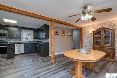 250 S Cordova Ave, Le Center, MN 56057 - photo 6