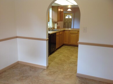 Dining Rm to Kitchen