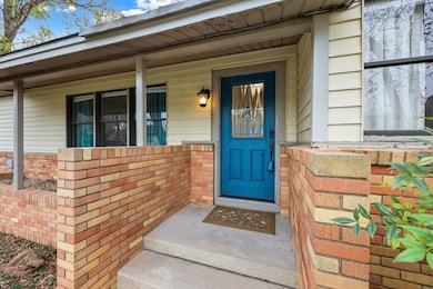 1815 Eckhardt St, Taylor, TX 76574 - photo 3