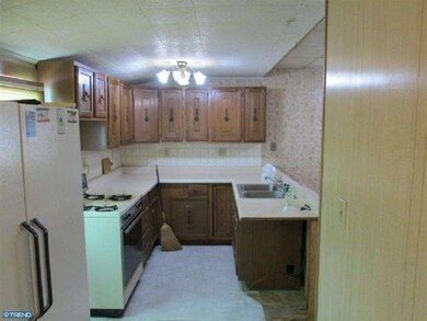 3309 Raymond St, Reading, PA 19605 - photo 5