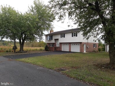 4124 Wilhelm Dr, Chambersburg, PA 17202 - photo 3