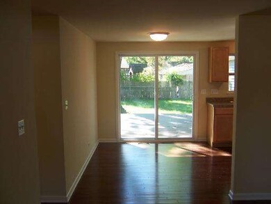 402 Amarillo Ct, Carpentersville, IL 60110 - photo 4