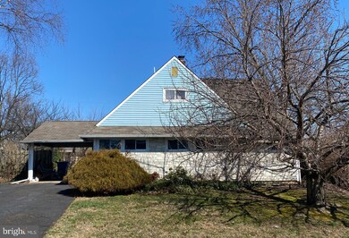 22 Robin Hill Ln, Levittown, PA 19055 - photo 2