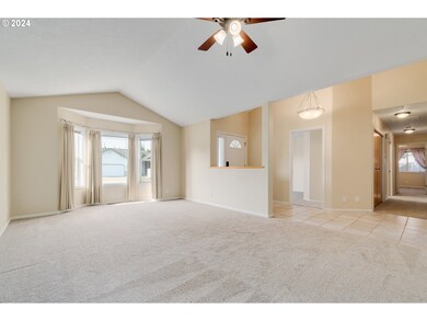 Living Room/Entrance