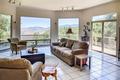 Living Views