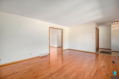 4704 S Tomar Rd, Sioux Falls, SD 57105 - photo 3