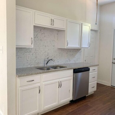 710 W Owings St, Denison, TX 75020 - photo 5