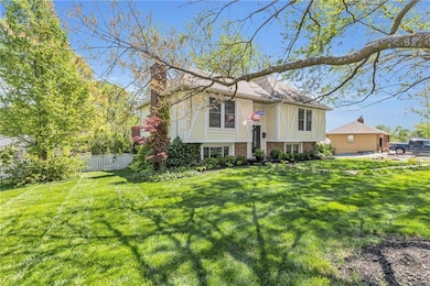 517 S Franklin St, Raymore, MO 64083 - photo 2