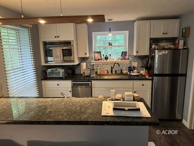 Kitchen, granite counters