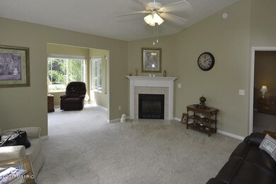 1363VillageCir_04