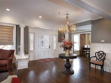 Entry/Foyer.