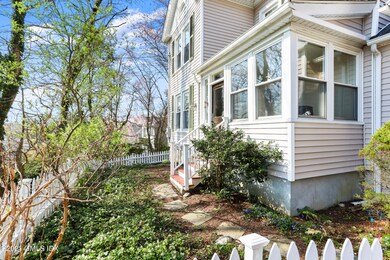 16 Chestnut St Greenwich CT-print-007-00
