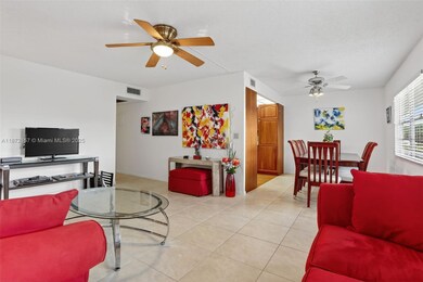 1074 Oakridge F unit 1074, Deerfield Beach, FL 33442 - photo 4