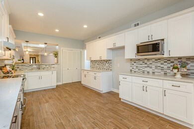 68 Legend Ln, Houston, TX 77024 - photo 6