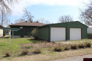 307 Linden St, New Ulm, MN 56073 - photo 5