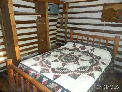 546 Waddell Dr, Hendersonville, NC 28792 - photo 6