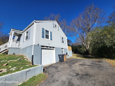 5724 Woodale Dr, Knoxville, TN 37912 - photo 5