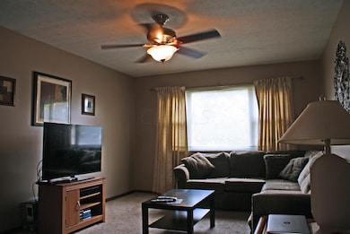 5583 Aqua St, Columbus, OH 43229 - photo 3