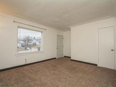 416 E Diehl Ave, Des Moines, IA 50315 - photo 2
