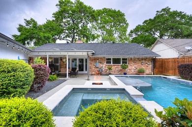 2315 Blue Water Ln, Houston, TX 77018 - photo 2