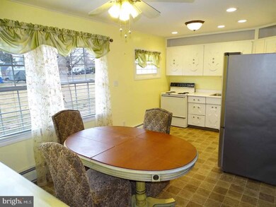 54 Cobalt Ridge Dr N, Levittown, PA 19057 - photo 7