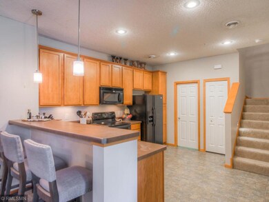 Kitchen w/Breakfast Bar