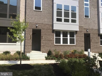 13329 Launders St, Herndon, VA 20171 - photo 2