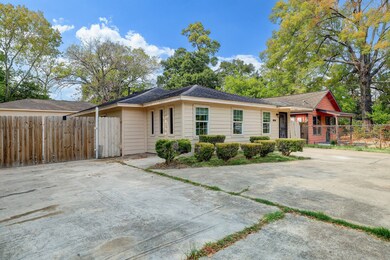 8429 Spaulding St, Houston, TX 77016 - photo 3