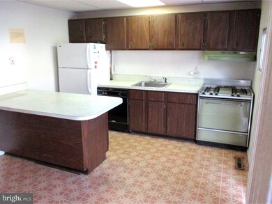 718 Twin Rivers Dr N, East Windsor, NJ 08520 - photo 5