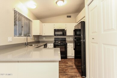 006-photo-kitchen-11572968