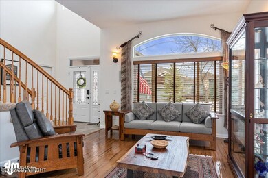 06-Family Room_MAX3049