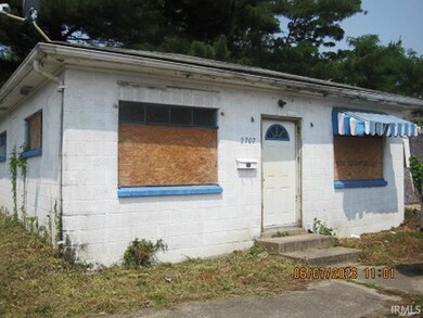 1133 E 27th St, Anderson, IN 46016 - photo 2