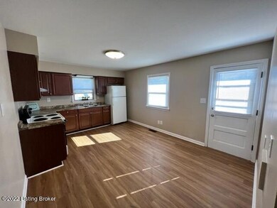 6204 E Manslick Rd, Louisville, KY 40219 - photo 3