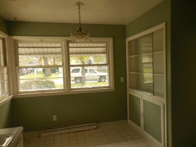 263-467241-Dining area