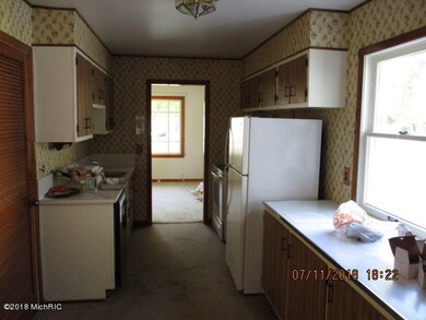 110 Buckeye St, Three Oaks, MI 49128 - photo 3