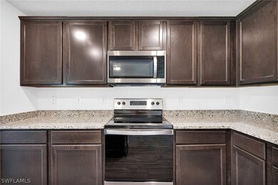193 Yager Cir, Fort Myers, FL 33913 - photo 7