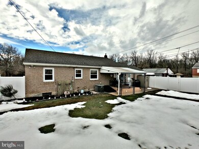 2221 Fernwood St, Reading, PA 19604 - photo 5