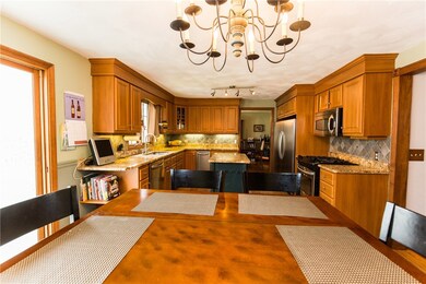 Kitchen/Dining Area